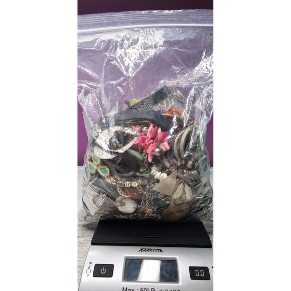 5.5+ lbs Huge Lot Costume Jewelry VTG Now Junk Art Craft & Wear Resell Mix In - Picture 2 of 7
